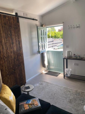 Self-contained, Framlingham Snug, Private Parking, no cooking facilities